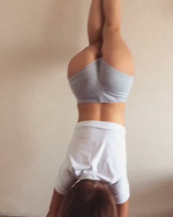 Fit Brunette Shows Curvy Ass in Handstand Pose