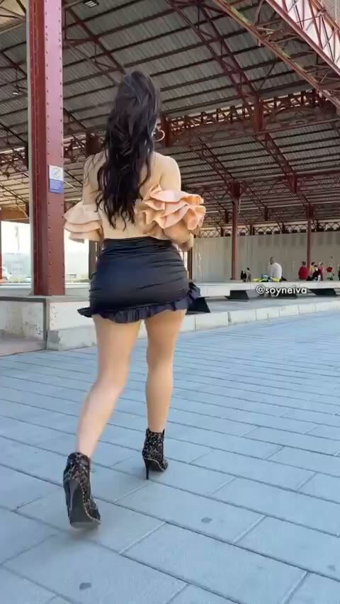 Curvy Latina Shows Big Ass in Mini Skirt