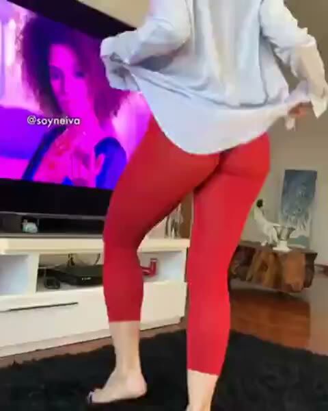 Curvy Latina Twerks Big Ass in Red Yoga Pants
