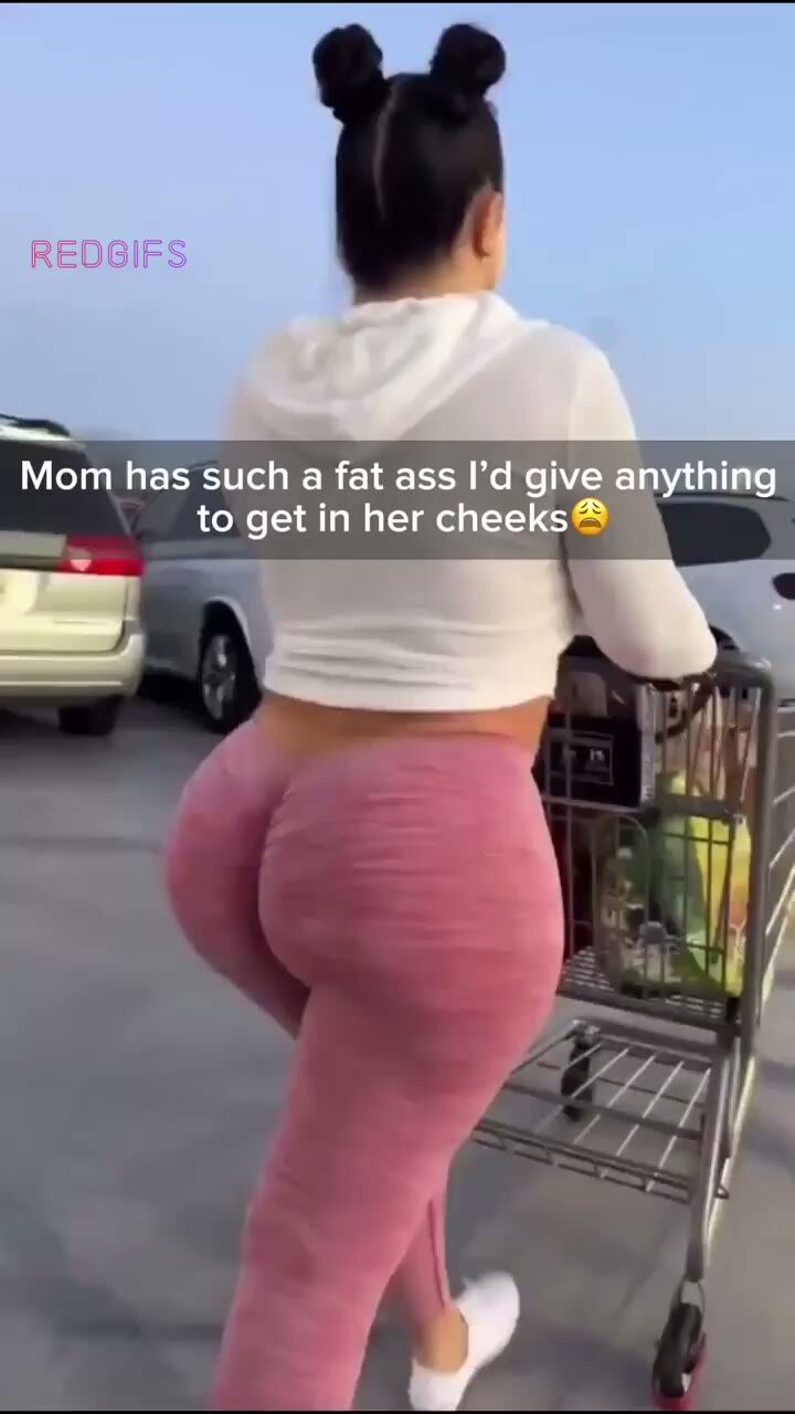 Curvy Latina MILF Shows Fat Ass in Pink Leggings