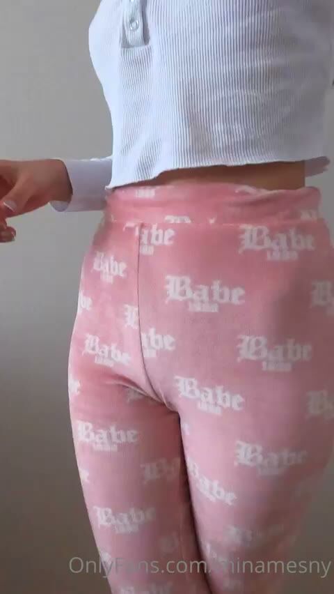 Curvy Babe Shows Big Ass in Pink Pants