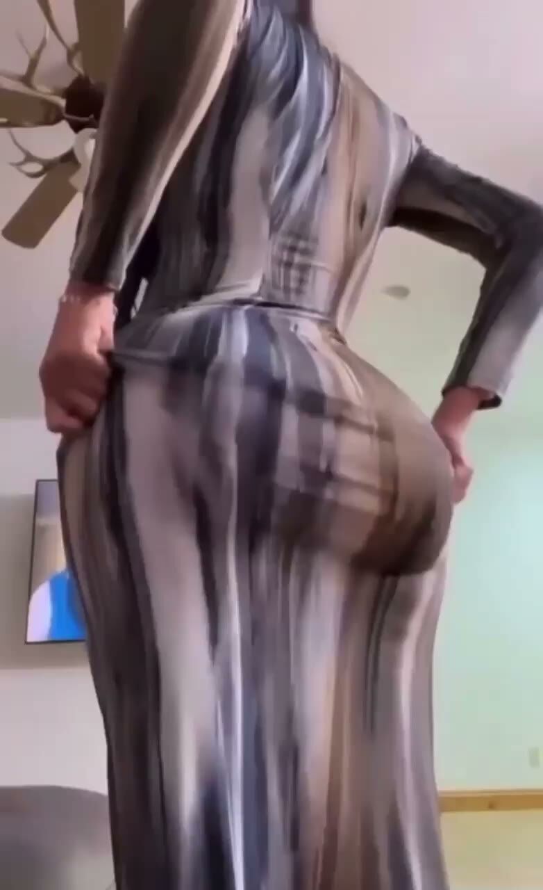 Jailyne Ojeda Curvy Latina Shows Big Ass in Tight Dress