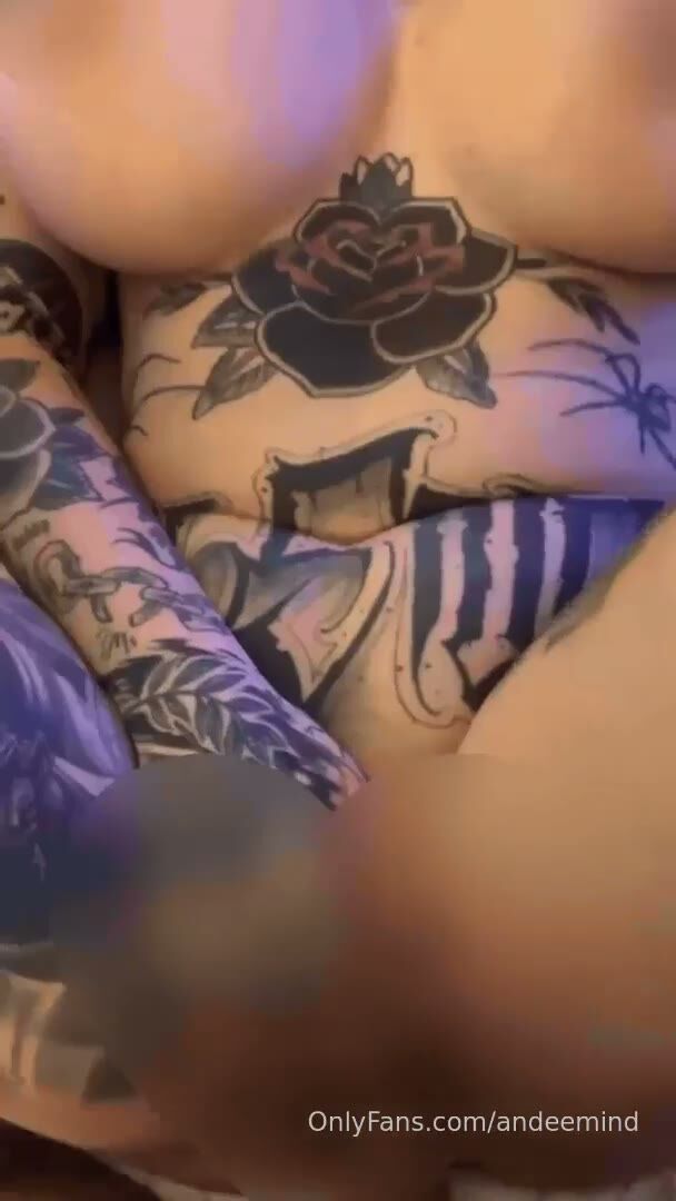 Tattooed Curvy Lesbians Big Tits Play