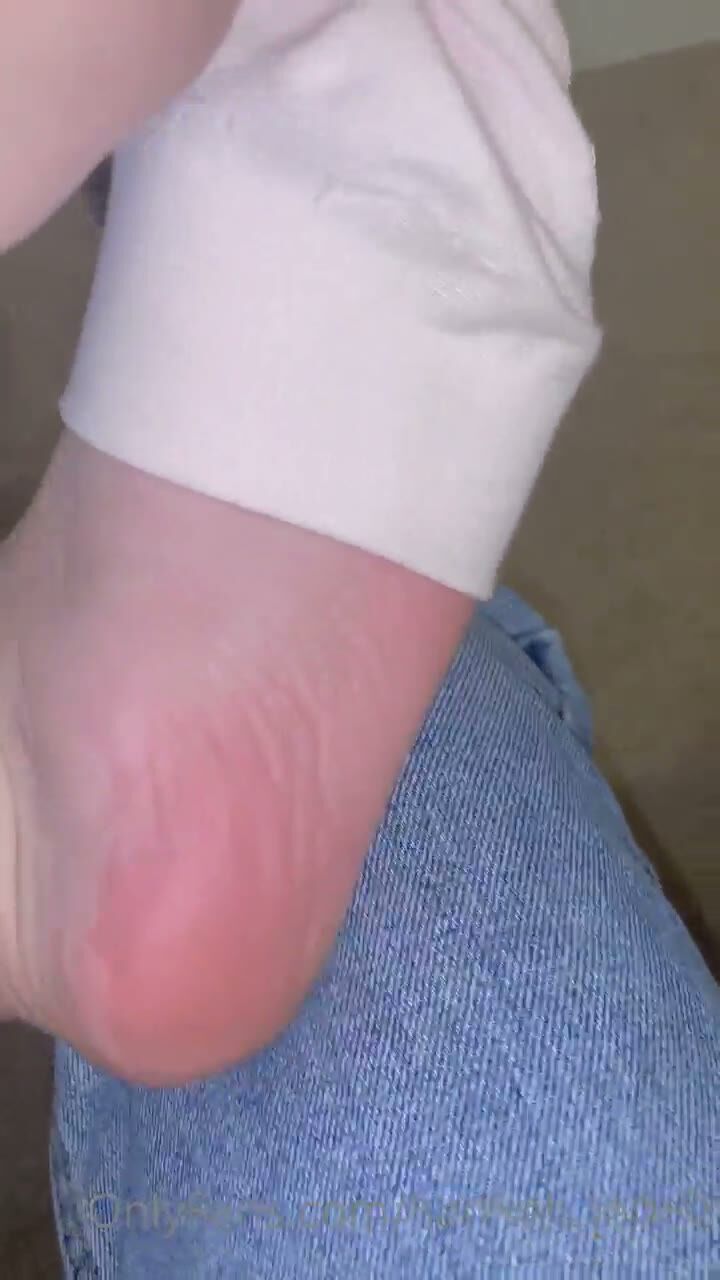 Pale Amateur Feet Soles Close Up