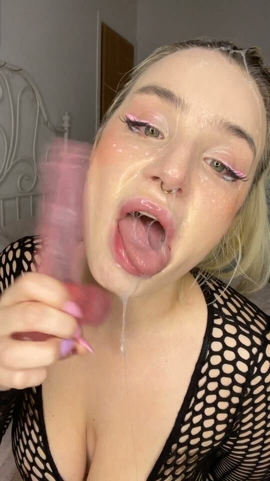 Blonde Babe Dildo Blowjob Facial